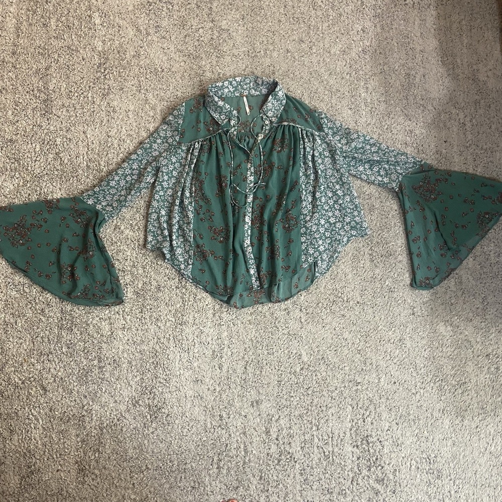 FREE PEOPLE Women's Serena Floral Bell Sleeve Button Down Blouse Green Size XS